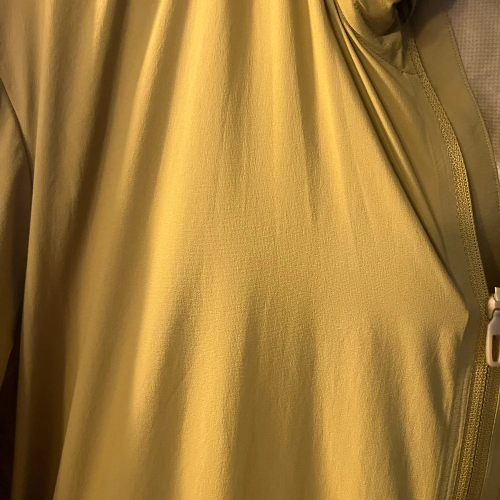 Lululemon Active Jacket
Gold Spice - Picture 4 of 8